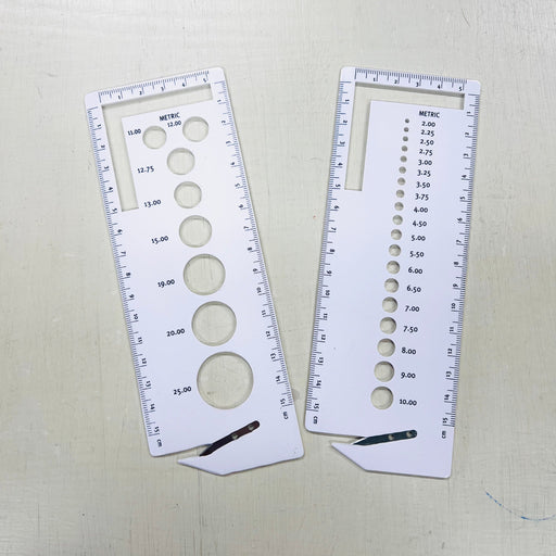 Pony Knitting Gauge with Yarn Cutter-needles & accessories-Trendy Trims-Wild & Woolly Yarns