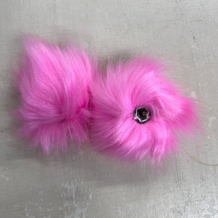 Pink faux fur pom poms with snap fastener, 10cm diameter, ideal for accessories.