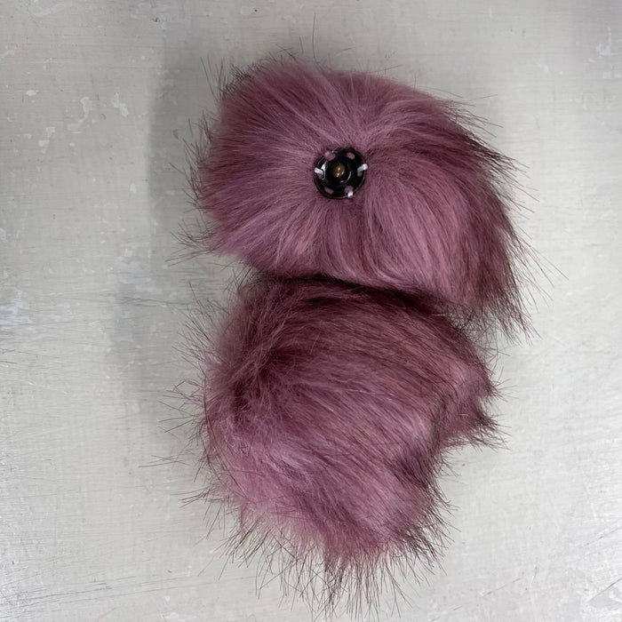 12cm faux fur pom poms with snap fastener for beanies.