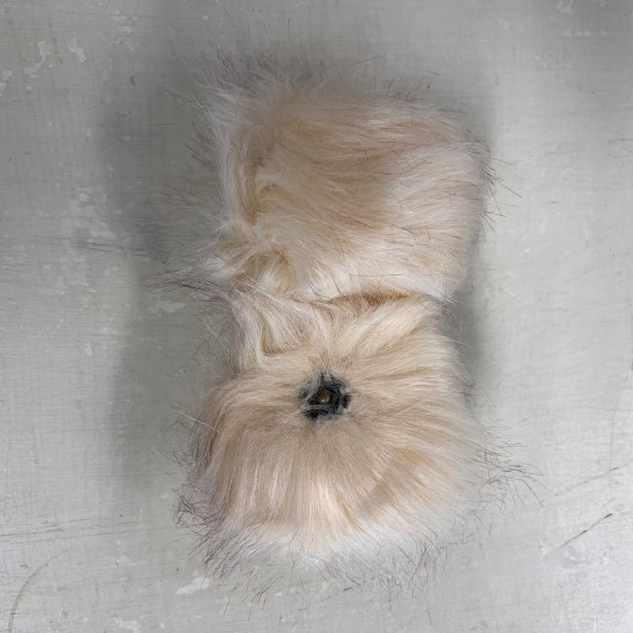 Faux fur pom pom with snap fastener, 12cm diameter, ideal for beanies and accessories.