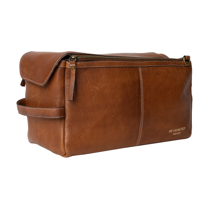 Knitting bag in walnut leather with side handle and zippers.
