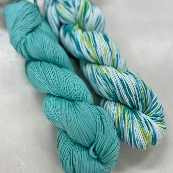 Waves Organic Wash Cloth Knit Kit-Knitting Kit-Wild & Woolly Yarns-Night Fiesta (3105) & Holiday (3123)-Wild & Woolly Yarns