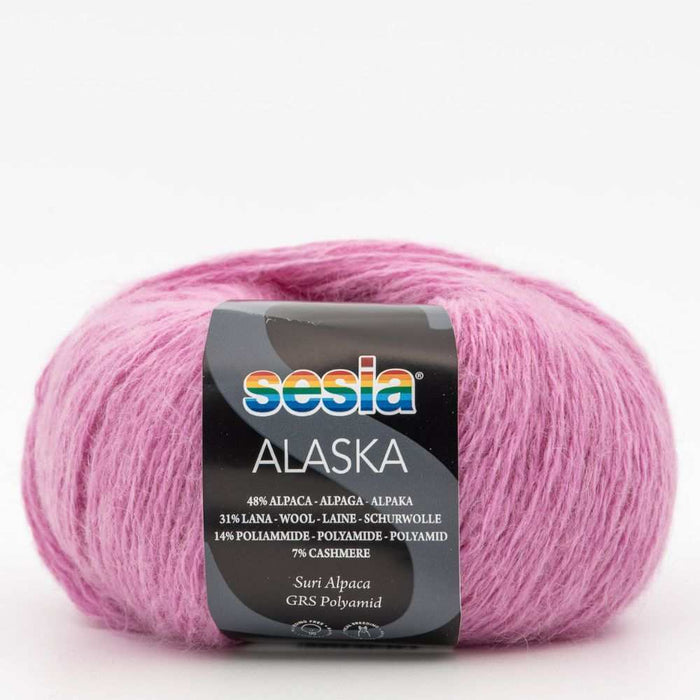Sophie Scarf Knit Kit with Sesia Alaska yarn in pink, featuring alpaca and cashmere blend.