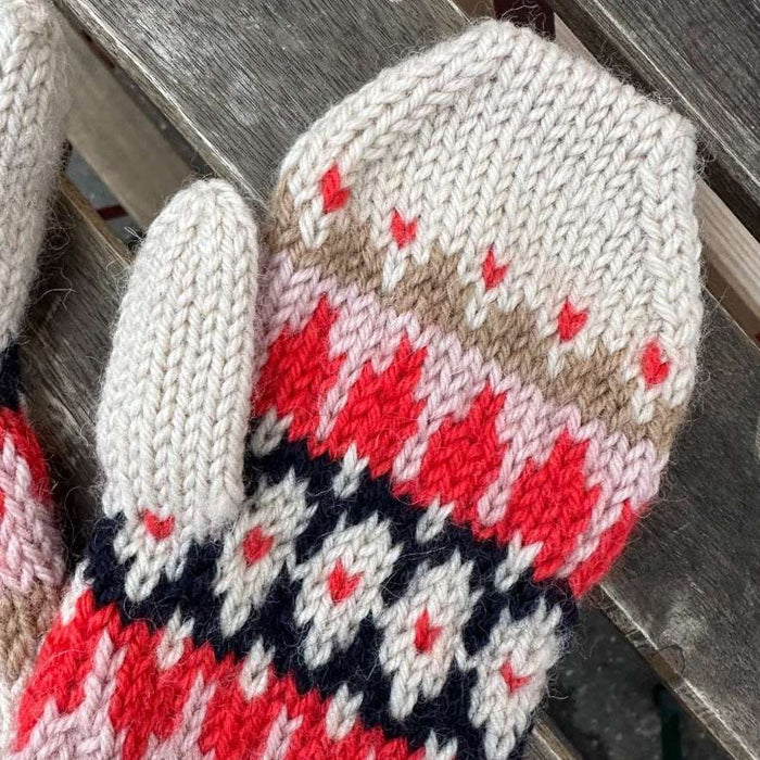 Celeste Mittens Knitting Pattern - PetiteKnit-Pattern-Wild and Woolly Yarns
