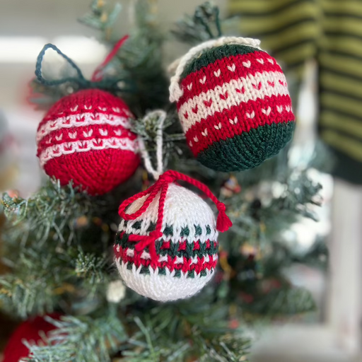 Christmas Bauble Knitting Pattern-Needlecraft Patterns-Ngaire Brooks-Printed-Wild & Woolly Yarns
