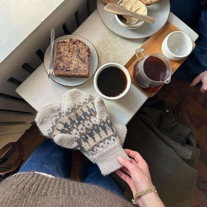 Celeste Mittens Knitting Pattern - PetiteKnit-Pattern-Wild and Woolly Yarns