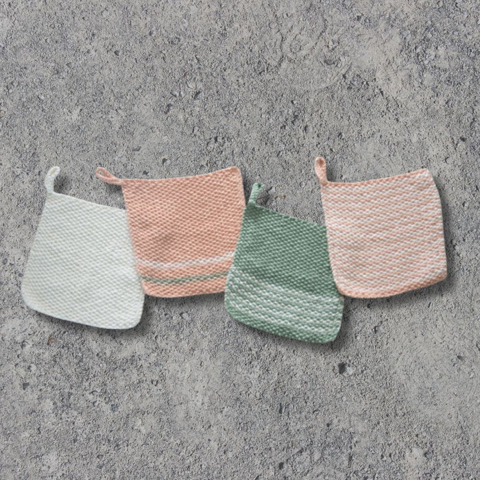 Knitted face washers in pastel colors using ROSARIOS4 Lar Doce Lar 10ply yarn.