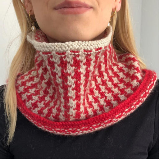Two Colour Cowl in red and white houndstooth check knitting pattern.