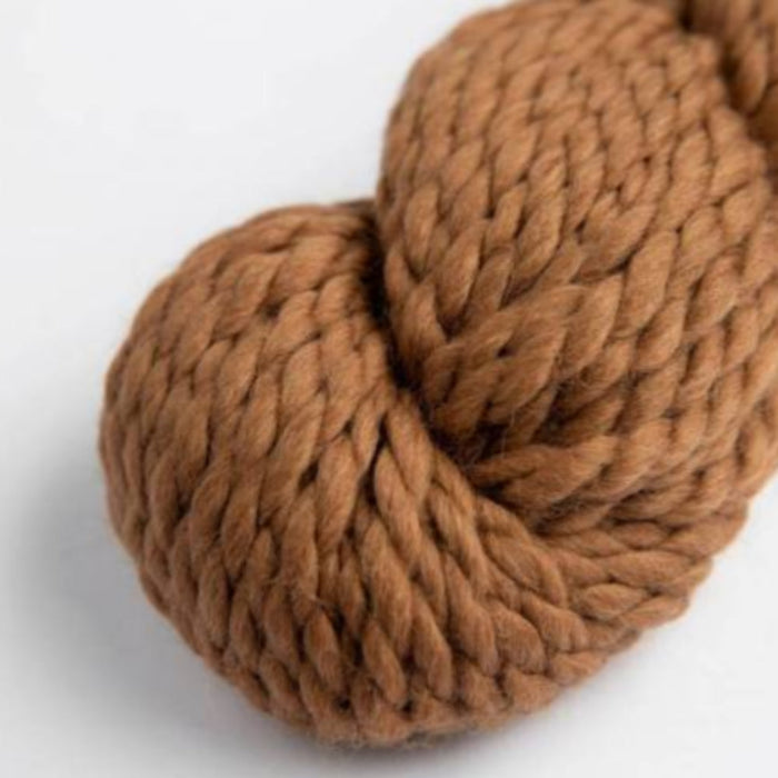 Amano Mamacha Super Chunky yarn in warm brown, featuring a blend of 70% baby alpaca and 30% merino wool for luxurious comfort and warmth.