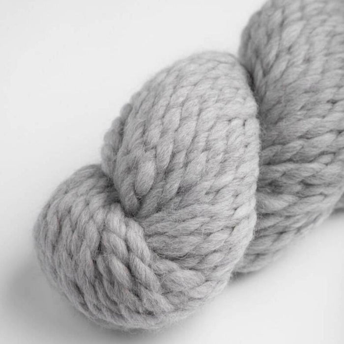 Amano Mamacha Super Chunky yarn, baby alpaca and merino wool blend, ideal for cozy knitting projects.