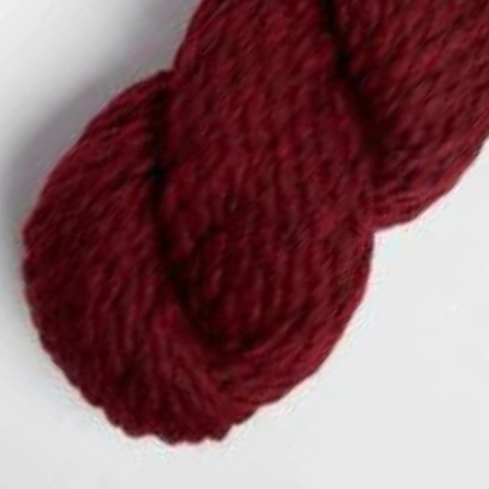 Amano Mamacha Super Chunky yarn in rich maroon color, composed of 70% baby alpaca and 30% merino wool, ideal for cozy knitting projects.