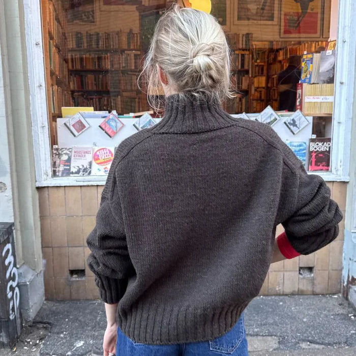 Woman wearing an oversized Hannah Sweater O-neck knitted from the top down in stockinette stitch