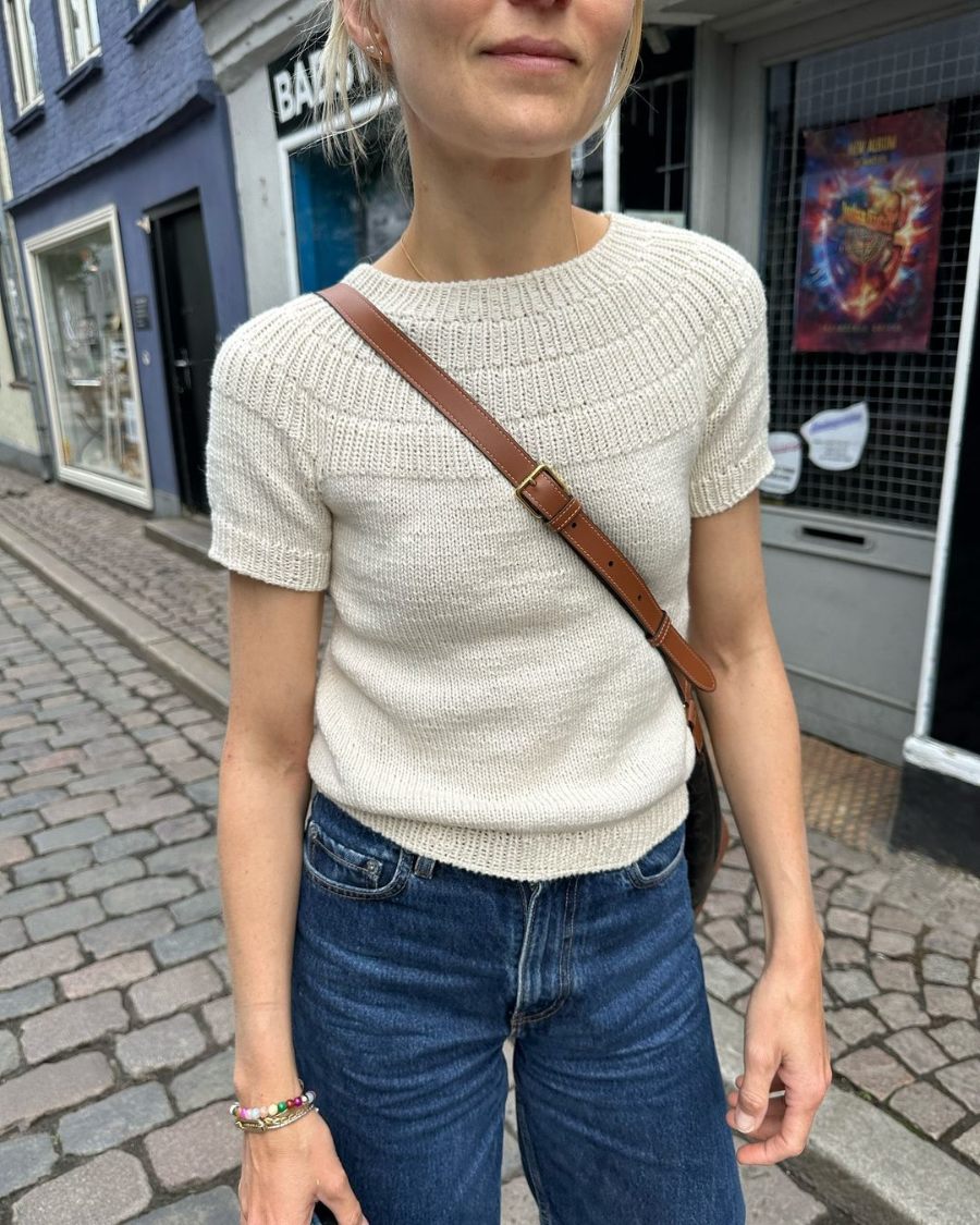 Anker’s Summer Shirt by PetiteKnit: cream ribbed-yoke summer shirt worn with jeans outdoors