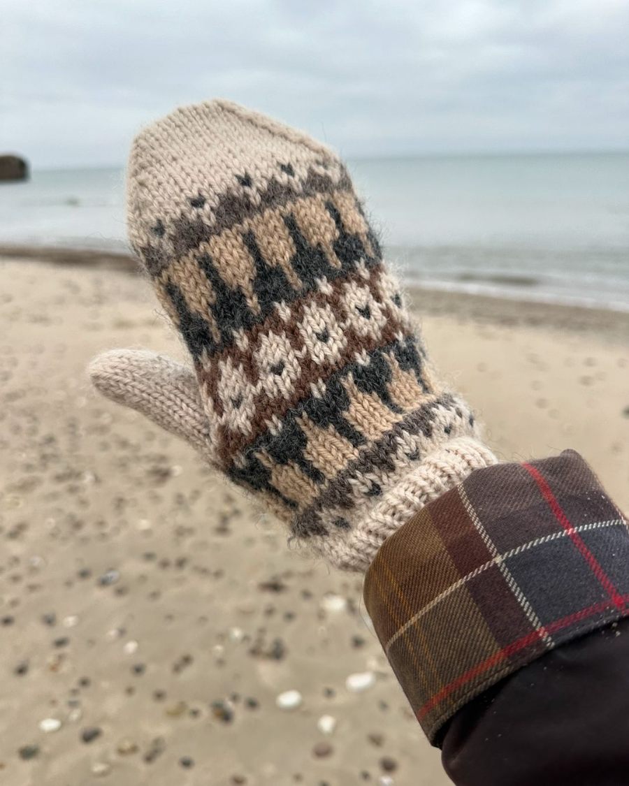 Celeste Mittens by PetiteKnit: cream and brown patterned mittens worn at the beach