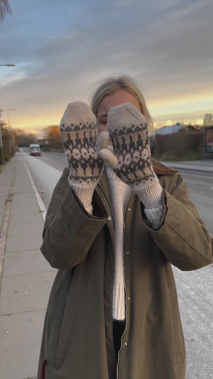 PetiteKnit Celeste Mittens knitting pattern video